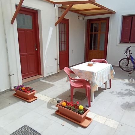 פטרה Agapis Apartments מראה חיצוני תמונה