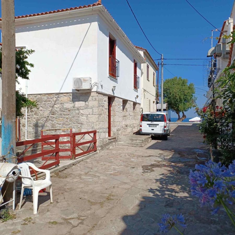 פטרה Agapis Apartments מראה חיצוני תמונה